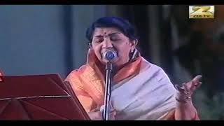 Tu Mere Saamne Lata Mangeshkar Udit Narayan Hyderabad Concert [upl. by Idalia]