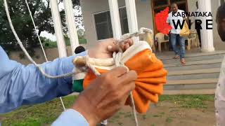 How to tie indian flag Tirangajhanda kaise bandhe  KARNATAKA WIRE 19082019 [upl. by Statis]