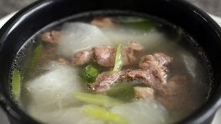 Beef and Radish Soup Soegogi Muguk 쇠고기무국 [upl. by Gyimah]