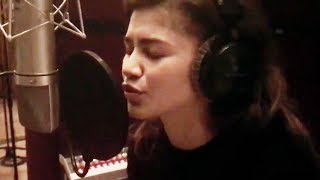 Zendaya FLAWLESSLY Sings Rewrite the Stars [upl. by Onaicram]