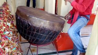 Ringing the large Kettle Drum during Aarti of Narmada Devi at Amarkantak [upl. by Daht]