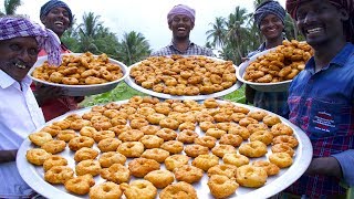 VILLAGE DONUT  Tamil Traditional Snacks Ulunthu Vadai  Cooking Crispy Medu Vada Recipe [upl. by Nylatsyrk]