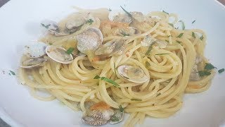 SPAGHETTI ALLE VONGOLE SURGELATE E POMODORINI GIALLI  FoodVlogger [upl. by Annahsirhc]