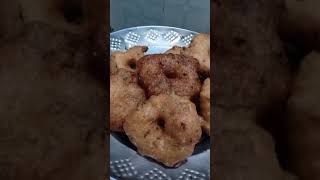 Ulundhu vadai  உளுந்து வடை 🍩  Recipe  Shorts [upl. by Igiul]