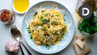 Spaghetti Aglio E Olio 5 Ingredient Pasta Recipe [upl. by Ha]