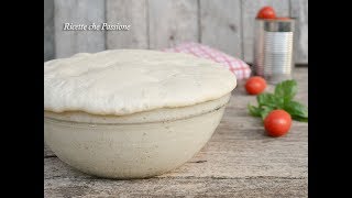 Impasto per pizza a lenta lievitazione con 1 g di lievito di birra  Ricette che Passione [upl. by Alinna]