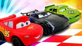 Lightning McQueen und Spielzeugautos von Cars 3 Videos für Kinder [upl. by Ahsiemak]