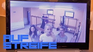 Versteckte Kamera in der Mädchenumkleide Wer ist der eklige Spanner  Auf Streife  SAT1 TV [upl. by Oira793]