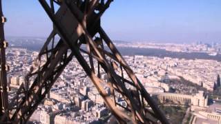 Eiffelturm Fahrstuhlfahrt ganz nach oben  Tour Eiffel  elevator to the top [upl. by Derej]